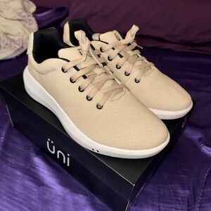 Uni Beige Sneakers